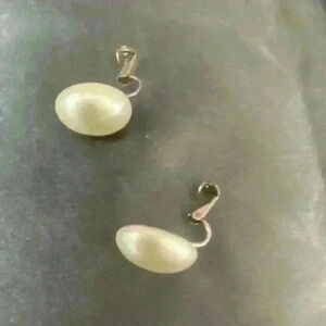 Vintage silver tone w/pearl colored sphere accents clip-on earrings